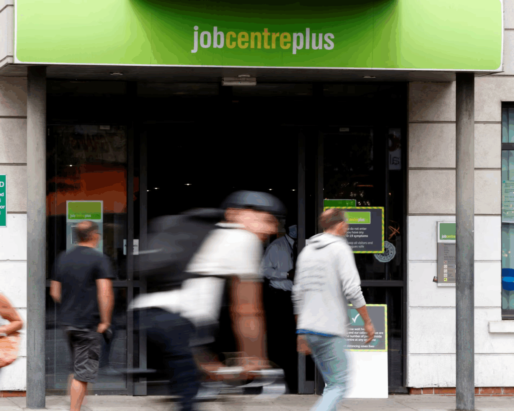 Reeves’s tax rises on employers start to bite as unemployment jumps
